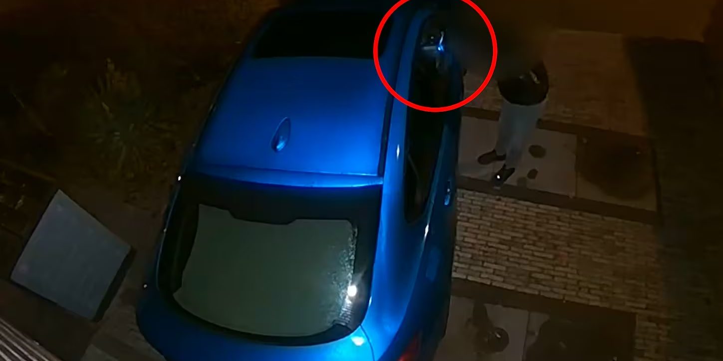 Via De Deurbel Ziet Ronald Een Zaklamp In Zijn Auto Schijnen En Dan Begint Een Spannende Nacht 1449×724